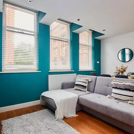 Spacious Centre 3 Bedroom, 3 Bathroom 利兹