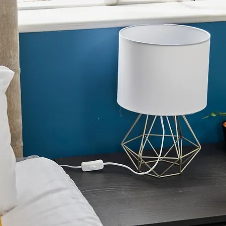 Spacious Centre 3 Bedroom, 3 Bathroom *