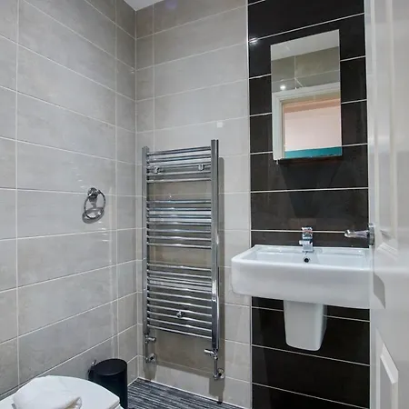 公寓 Spacious Centre 3 Bedroom, 3 Bathroom 利兹