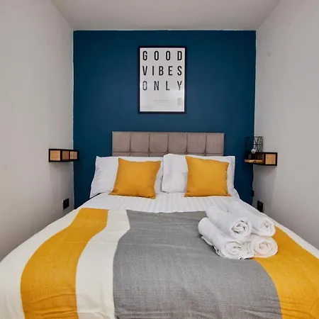 公寓 Spacious Centre 3 Bedroom, 3 Bathroom *