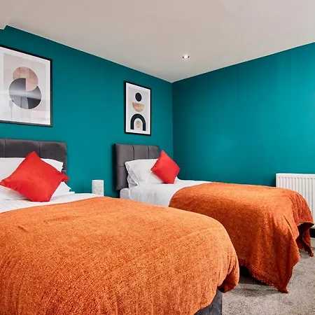 Spacious Centre 3 Bedroom, 3 Bathroom Apartament