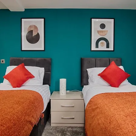 Spacious Centre 3 Bedroom, 3 Bathroom Apartament