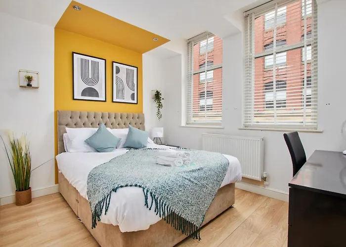 Spacious Centre 3 Bedroom, 3 Bathroom Appartamento *