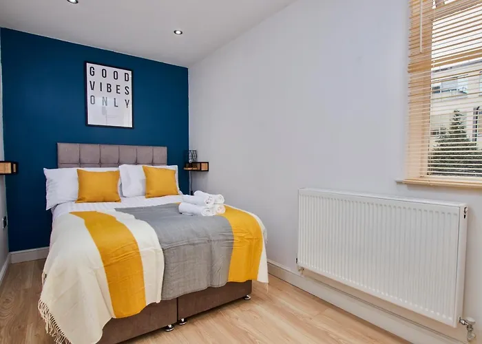 Spacious Centre 3 Bedroom, 3 Bathroom