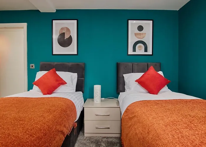 Spacious Centre 3 Bedroom, 3 Bathroom Apartament