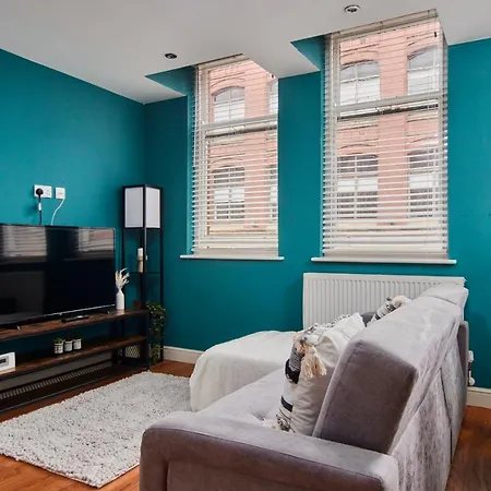 Spacious Centre 3 Bedroom, 3 Bathroom Apartament *