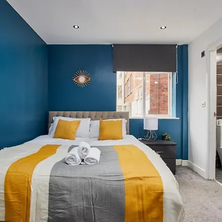 Spacious Centre 3 Bedroom, 3 Bathroom