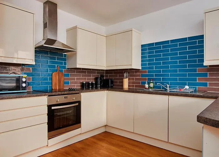 Spacious Centre 3 Bedroom, 3 Bathroom Apartment